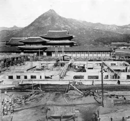 ساخت ساختمانی توسط ژاپن در دوران اشغال کره در مقابل کاخ گیونگ بوک گونگ